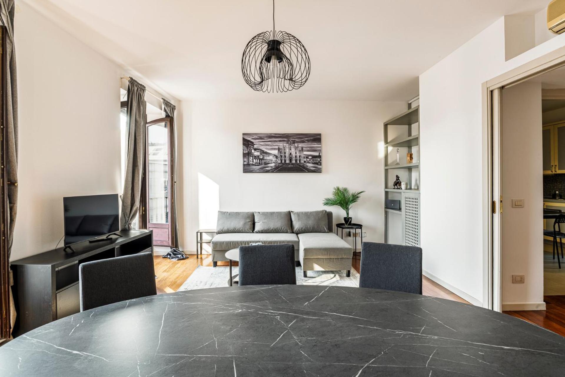 Elegant 2 Bedrooms Apartments Near Duomo Mediolan Zewnętrze zdjęcie