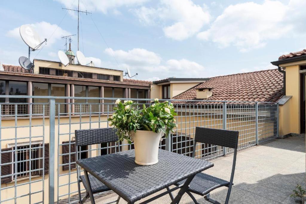 Elegant 2 Bedrooms Apartments Near Duomo Mediolan Zewnętrze zdjęcie
